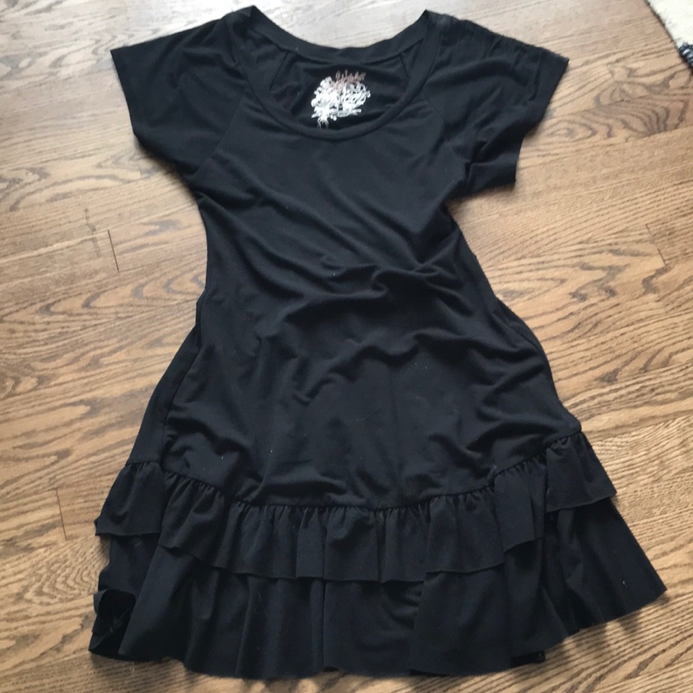 Black dress, ruffle bottom, back tie with detail
